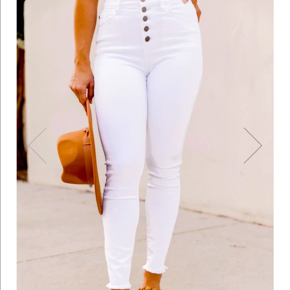 NWT Pink Lily - The Chelsie White Jeans